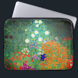 Gustav Klimt Flower Garden Laptop Sleeve<br><div class="desc">Laptophoes met olieverf van Gustav Klimt Flower Garden (1906). Een prachtige tuin van paarse,  rode,  witte,  blauwe en oranje bloemen. Een groot geschenk voor fans van Art Nouveau en Oostenrijkse kunst.</div>