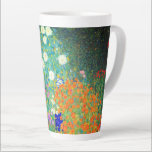 Gustav Klimt Flower Garden Latte Mok<br><div class="desc">Latte Mok met de oliefilter van Gustav Klimt Flower Garden (1906). Een prachtige tuin van paarse,  rode,  witte,  blauwe en oranje bloemen. Een groot geschenk voor fans van Art Nouveau en Oostenrijkse kunst.</div>