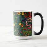 Gustav Klimt Flower Garden Magische Mok<br><div class="desc">Magische Mok met het Boerderij van het olieverf van Gustav Klimt Garden met zonnebloemen (1907). Een prachtige tuin van zonnebloemen en voortreffelijke blauwe,  rode,  paarse,  roze en witte bloemen. Een groot geschenk voor fans van Art Nouveau en Oostenrijkse kunst.</div>