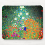 Gustav Klimt Flower Garden Muismat<br><div class="desc">Muismat met oliefilter van Gustav Klimt (1906). Een prachtige tuin van paarse,  rode,  witte,  blauwe en oranje bloemen. Een groot geschenk voor fans van Art Nouveau en Oostenrijkse kunst.</div>