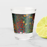 Gustav Klimt Flower Garden Shot Glas<br><div class="desc">Shot Glass met olie van Gustav Klimt Boerderij Garden met zonnebloemen (1907). Een prachtige tuin van zonnebloemen en voortreffelijke blauwe,  rode,  paarse,  roze en witte bloemen. Een groot geschenk voor fans van Art Nouveau en Oostenrijkse kunst.</div>