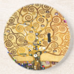 Gustav Klimt Levensboom: Art Nouveau Symbolist Zandsteen Onderzetter<br><div class="desc">Verhoog uw ruimte met dit iconische meesterwerk, Gustav Klimt's "Tree of Life" (van de Stoclet Frieze). Dit beroemde art nouveau-kunstwerk boeit met zijn wervelende gouden takken, ingewikkelde patronen en symbolische motieven die de reis, verbinding en groei van het leven vertegenwoordigen. Klimt's kenmerkende gebruik van rijk, glinsterend goud, mozaïekachtige details en...</div>