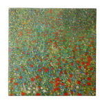 Gustav Klimt Poppy Field Tile Tegeltje<br><div class="desc">Gustav Klimt Poppy Field tile. Olieverf op canvas vanaf 1907. Een van de meest betoverende landschappen van de Oostenrijkse kunstenaar Gustav Klimt, is het papaver-veld met een prachtig veld dat rode papavers in de verte springt met bomen die aan de horizon opstijgen. Het schilderij kenmerkt Klimt's mooie mix van impressionisme...</div>