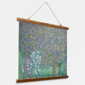 Gustav Klimt - Rosebushes onder de bomen Hangend Wandkleed (Gebogen)