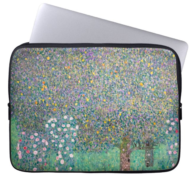 Gustav Klimt - Rosebushes onder de bomen Laptop Sleeve (Voorkant)