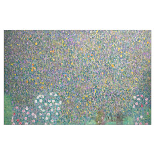 Gustav Klimt - Rosebushes onder de bomen Stof