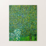 Gustav Klimt Rozen onder de peerboom Puzzle Legpuzzel<br><div class="desc">Rozen van Gustav Klimt onder de peerboom. Olie op het canvas vanaf 1905. Een mooi schilderij van de Oostenrijkse kunstenaar Gustav Klimt. Een van de prachtige landschappen van Klimt, die indrukwekkende trends en nieuwe kunstvormen vermengen, combineert dit werk de liefde van Klimt voor bloemen en fruitbomen met levendige groenen en...</div>