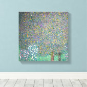 Gustav Klimt - Rozenstruiken onder de Bomen Canvas Afdruk (Insitu (Houten vloer))