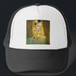 Gustav Klimt The Kiss  Art Nieuw schilderen Trucker Pet<br><div class="desc">Gustav Klimt The Kiss Art Nouveau Painting The Kiss (in het Duits: Der Kuss) werd tussen 1907 en 1908 geschilderd door de Oostenrijkse symbolistische schilder Gustav Klimt, het hoogtepunt van zijn Gouden Periode, toen hij een aantal werken in een soortgelijke geslepen stijl schilderde. Het schilderij wordt algemeen beschouwd als een...</div>