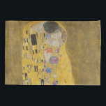 Gustav Klimt The Kiss Kussensloop<br><div class="desc">De Kus is het meest iconische en beroemde schilderij van Gustav Klimt. Het is een prachtig gouden schilderij van een paar diep verliefd op het delen van een romantisch moment van een gepassioneerde kus. Profiteer van uw hoogwaardige cadeauideeën en geweldige producten met dit prachtige meesterwerk. Bekijk onze winkel voor meer...</div>