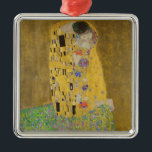 Gustav Klimt "The Kiss" Metalen Ornament<br><div class="desc">Gustav Klimt's meesterwerk: "De kus". "De Kus", gemaakt door de Oostenrijkse schilder Gustav Klimt. Het wordt beschouwd als zijn beroemdste werk. Hij schilderde het tussen de jaren 1907 en 1908, het hoogtepunt van zijn "Golden Period", toen hij een aantal werken schilderde met gouden bladeren. Oostenrijk beschouwt "De Kus" als een...</div>