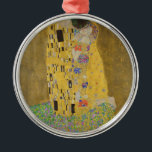 Gustav Klimt "The Kiss" Metalen Ornament<br><div class="desc">Gustav Klimt's meesterwerk: "De kus". "De Kus", gemaakt door de Oostenrijkse schilder Gustav Klimt. Het wordt beschouwd als zijn beroemdste werk. Hij schilderde het tussen de jaren 1907 en 1908, het hoogtepunt van zijn "Golden Period", toen hij een aantal werken schilderde met gouden bladeren. Oostenrijk beschouwt "De Kus" als een...</div>