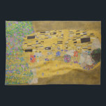 Gustav Klimt The Kiss Theedoek<br><div class="desc">De Kus is het meest iconische en beroemde schilderij van Gustav Klimt. Het is een prachtig gouden schilderij van een paar diep verliefd op het delen van een romantisch moment van een gepassioneerde kus. Profiteer van uw hoogwaardige cadeauideeën en geweldige producten met dit prachtige meesterwerk. Bekijk onze winkel voor meer...</div>