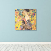 Gustav Klimt - Vrouw met ventilator Canvas Afdruk (Insitu (Houten vloer))