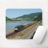 Güterzug bei Assmanshausen am Rhein Muismat (Met muis)