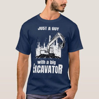 Guy met een grote graafmachine grappige bouwvakker t-shirt