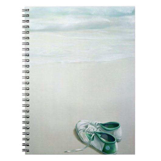Gym Shoes op Beach Notitieboek (Voorkant)