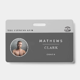 Gymcoach-werknemersidentiteit met foto en logo badge