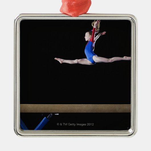 Gymnast (9-10) met balansstraal 2 metalen ornament (Voorkant)
