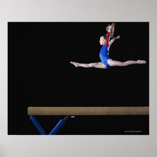 Gymnast (9-10) met balansstraal 2 poster