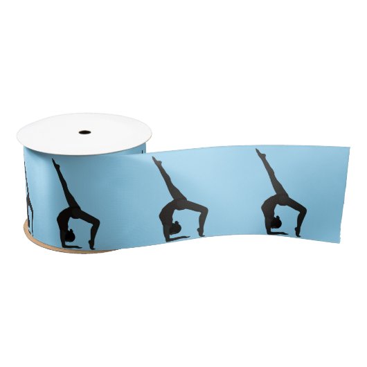 Gymnast Silhouette vliegen op blauw Satijnen Lint (Spoel)