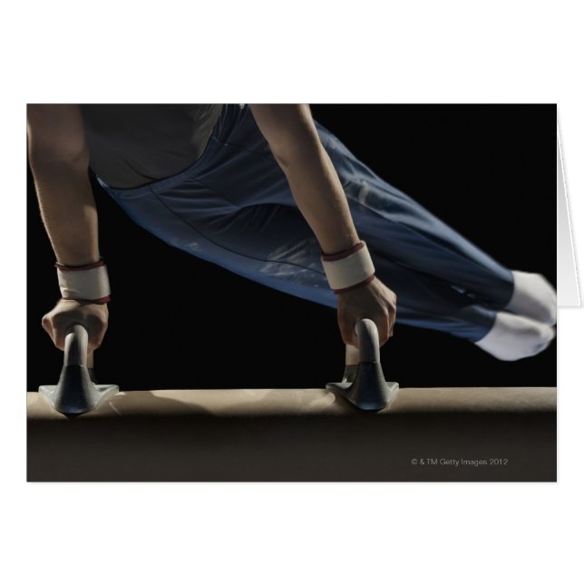 Gymnast zwaait op pommel paard (Voorkant Horizontaal)