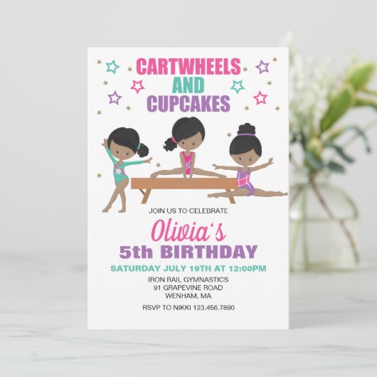 Gymnastiek Cartwheels en Cupcakes Birthday Invita Kaart (Staand voorkant)
