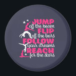 Gymnastiek Citaat Girl Gymnast springt van het vuu Magneet<br><div class="desc">Spoel de balk uit, draai de balk uit. Volg je dromen en bereik je sterren. Inspirerend en motivatie gymnastiek voor de gymnast van meisjes en jongens. Deze schattige koopwaar is geweldig voor gymnastiekcoach, atleten, trotse moeder en vader. Ideaal voor het gymnastiekteam. Geweldig kerstcadeau en verjaardagscadeau voor zoon, dochter, kleinzoon of...</div>