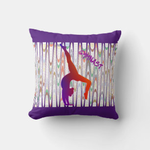 Gymnastiek gooit kussen met gymnast.