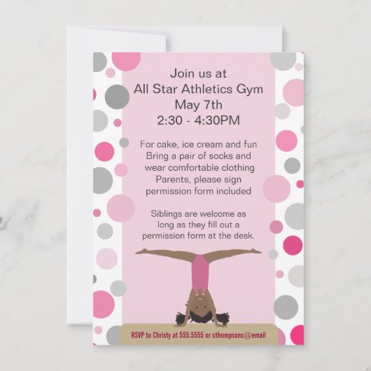 Gymnastiek maakt donkere haarmeisjes in roze en gr kaart (Achterkant)