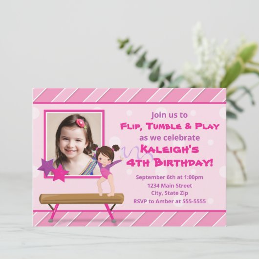 Gymnastiekpartij Birthday Uitnodiging Brunette Gir (Staand voorkant)