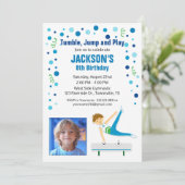 Gymnastische verjaardag uitnodiging voor de jongen (Staand voorkant)