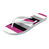 Gynefilie trots teenslippers (Schuin)