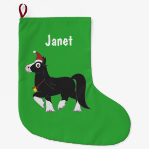 Gypsy Vanner Horse in Santa Hat bij Kerstmis Grote Kerstsok