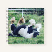 Gypsy vanner paard dat in gras rijdt notitieboek (Voorkant)