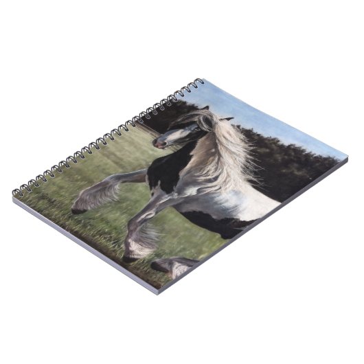 Gypsy vanner springt in het veld notitieboek (Linkerzijde)