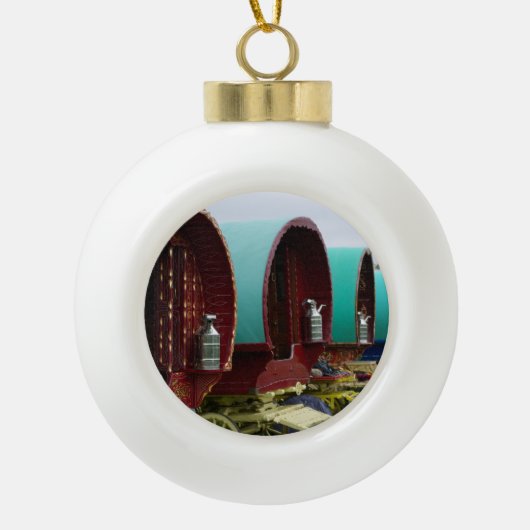 Gypsy wagons ceramic ball christmas ornament (Voorkant)