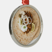 Gyros pita met tzatziki coleslaw olives en feta metalen ornament (Rechts)
