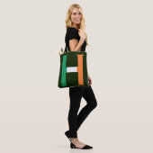 H Monogram bedekt met Ierse vlag stint Tote Bag (Op model)