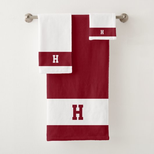 H Monogram op Crimson & White Bad Handdoek (Insitu)