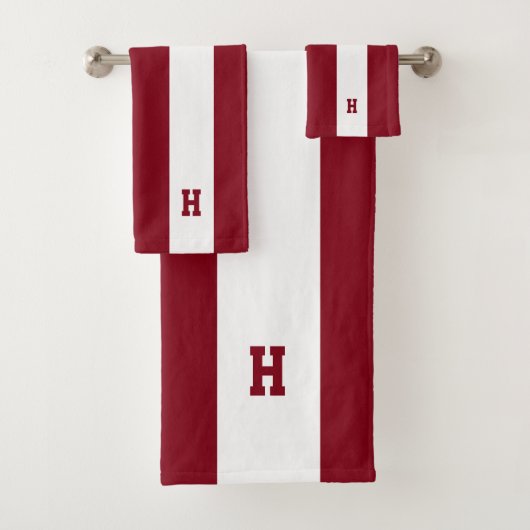 H Monogram op Crimson & White Striped Bad Handdoek (Insitu)