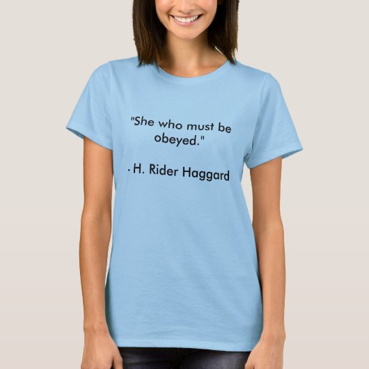 H. Rider Haggard citeert: "Zij die gehoorzaamd moe T-shirt (Voorkant)