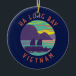 Ha Long Bay Vietnam Junk Boat Travel Art Vintage Keramisch Ornament<br><div class="desc">Ha Long Bay vectorart ontwerp. Hongbaai,  in het noordoosten van Vietnam,  staat bekend om zijn smaragdwater en duizenden sleepkalksteeneilanden die door regenwouden worden bedekt.</div>