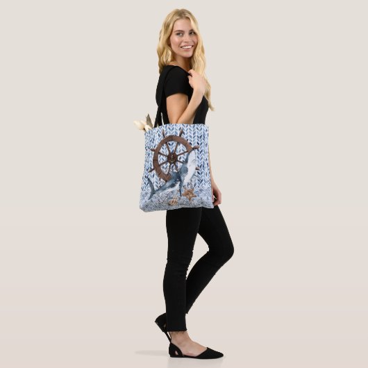 Haai en stuurwiel van het schip tote bag (Op model)