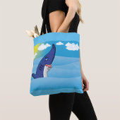 haai in de oceaan tote bag