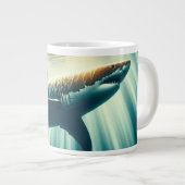 Haai in het diepblauwe zee & zonlicht grote koffiekop (Voorkant rechts)