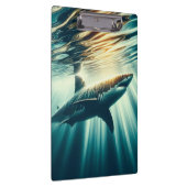 Haai in het diepblauwe zee & zonlicht klembord (Rechts)