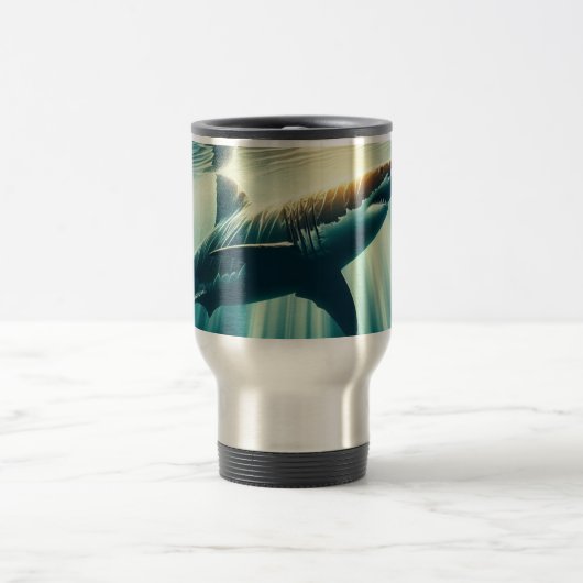Haai in het diepblauwe zee & zonlicht reisbeker (Center)
