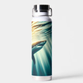 Haai in het diepblauwe zee & zonlicht waterfles (Achterkant)