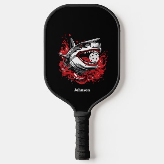 Haai met een Pickleball Ball Monogram Pickleball Paddle (Voorkant)